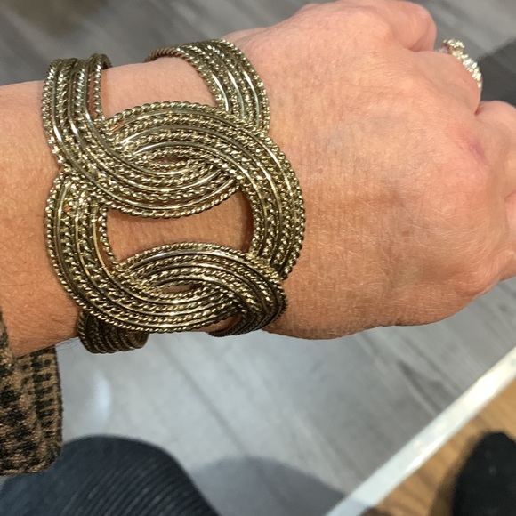 Unique bracelet statement piece - Picture 4 of 5